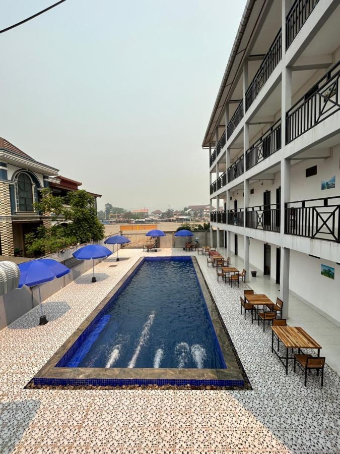 Vang Vieng Backpackers Hostel エクステリア 写真