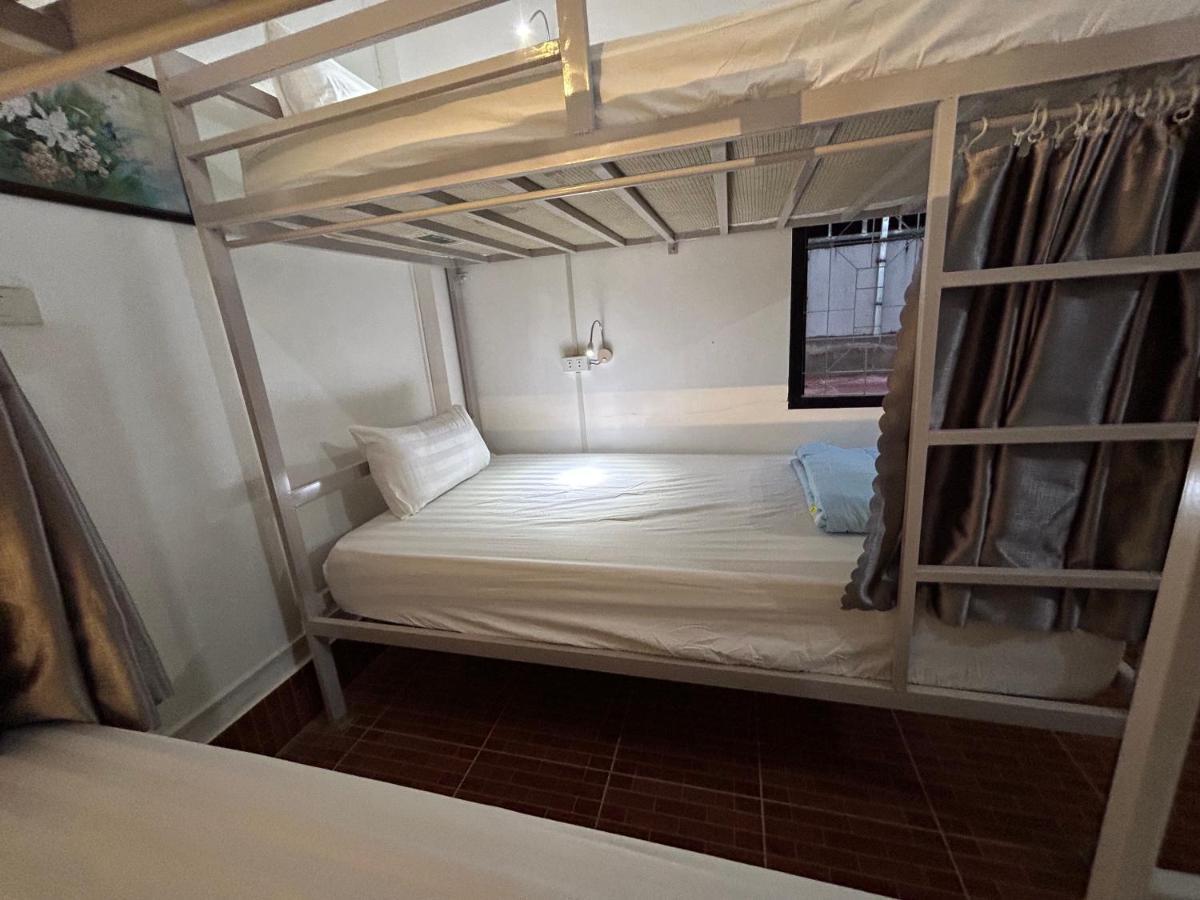 Vang Vieng Backpackers Hostel エクステリア 写真