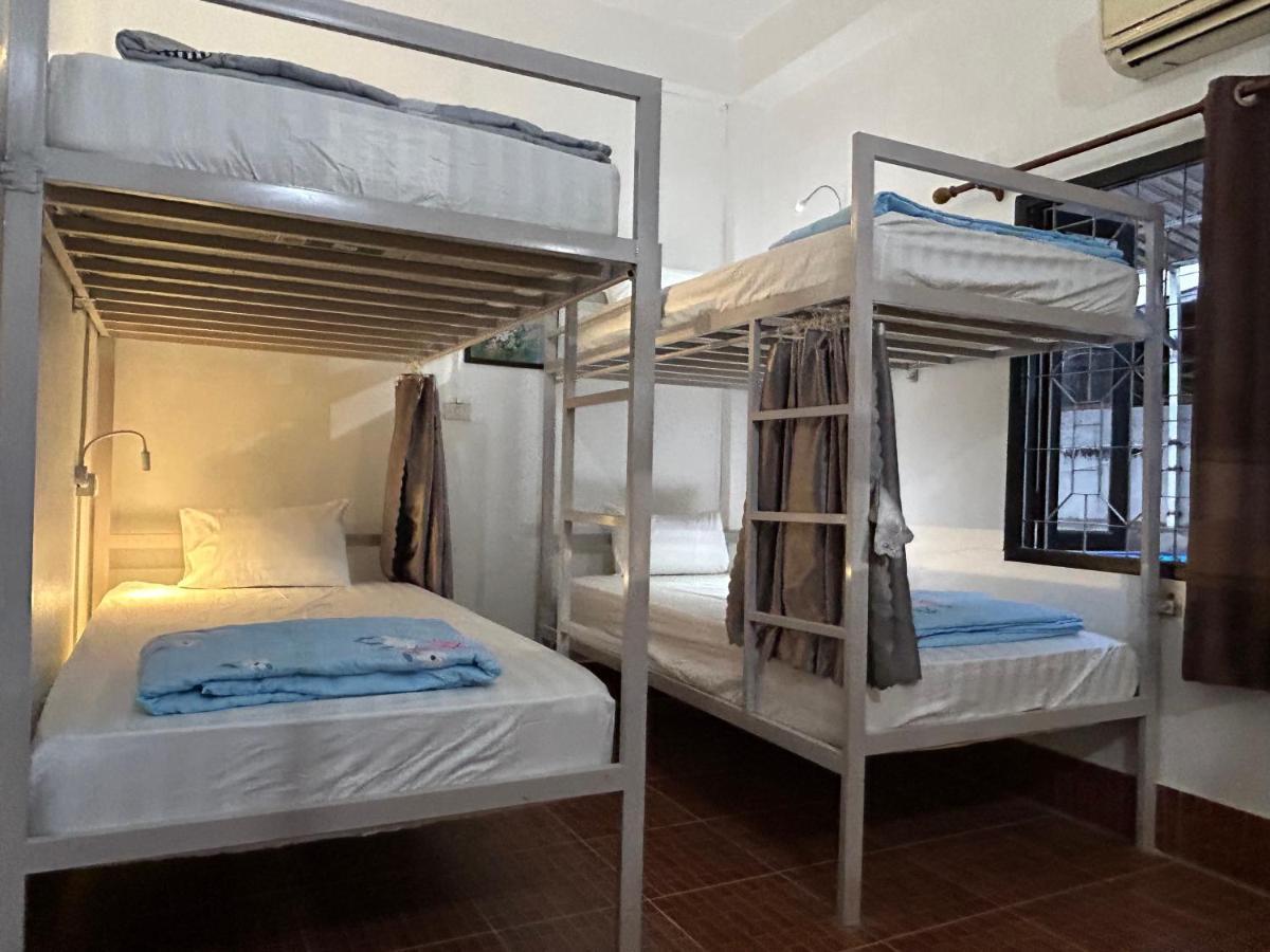 Vang Vieng Backpackers Hostel エクステリア 写真