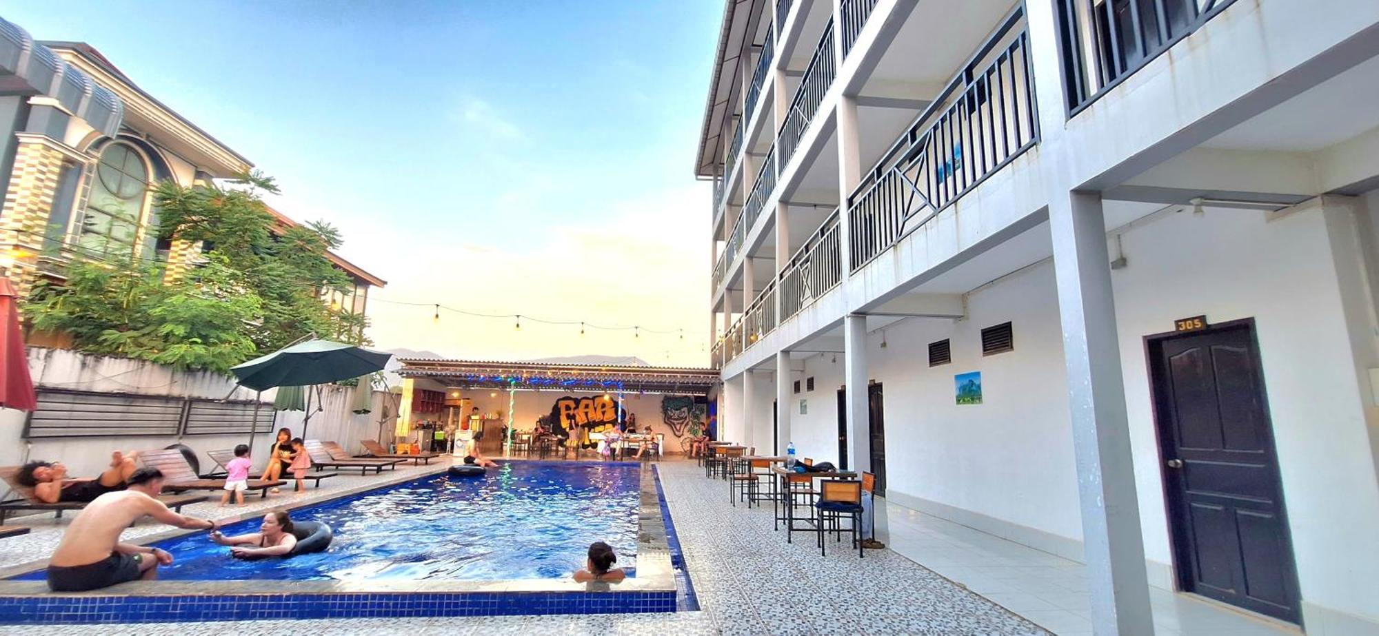 Vang Vieng Backpackers Hostel エクステリア 写真