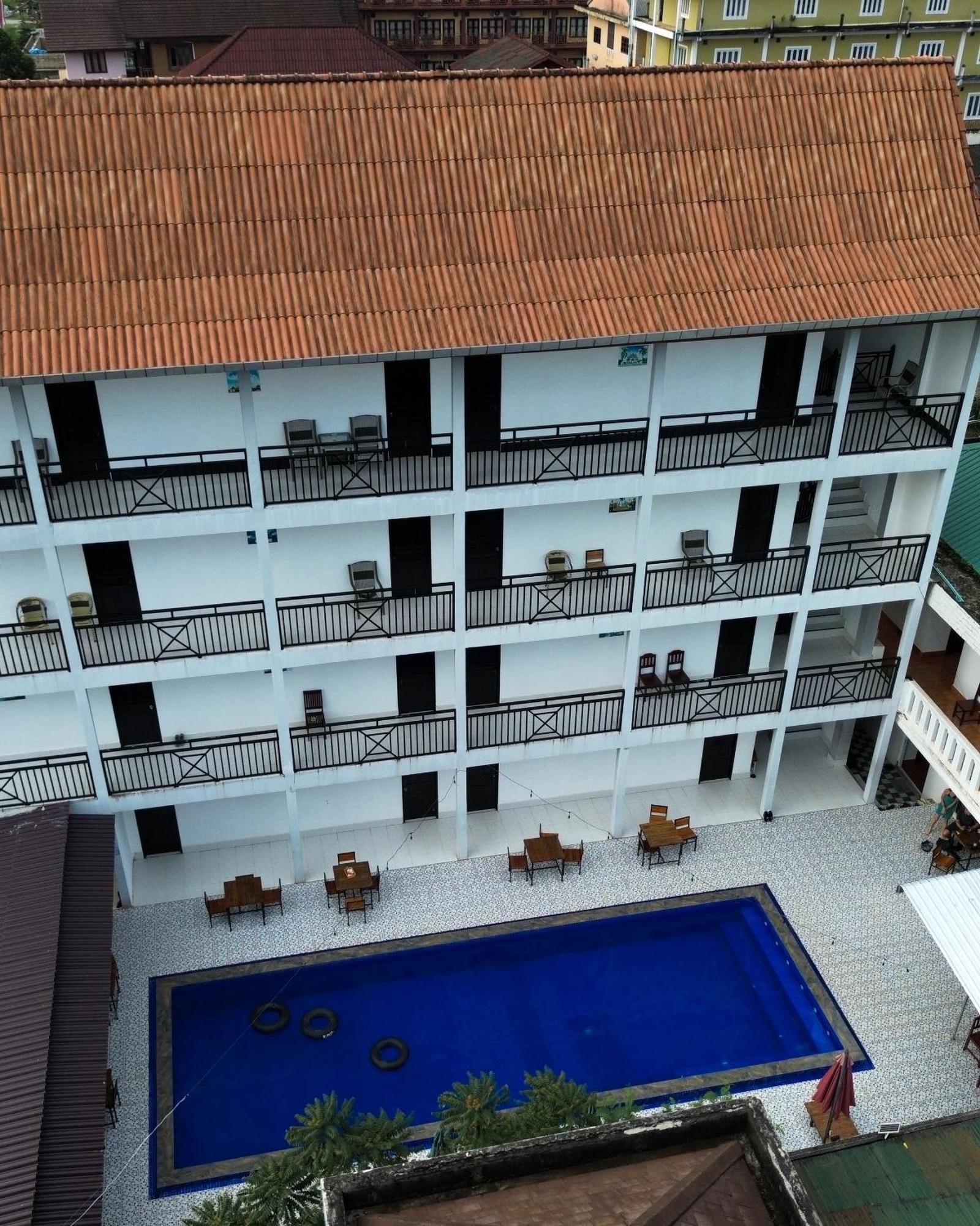 Vang Vieng Backpackers Hostel エクステリア 写真