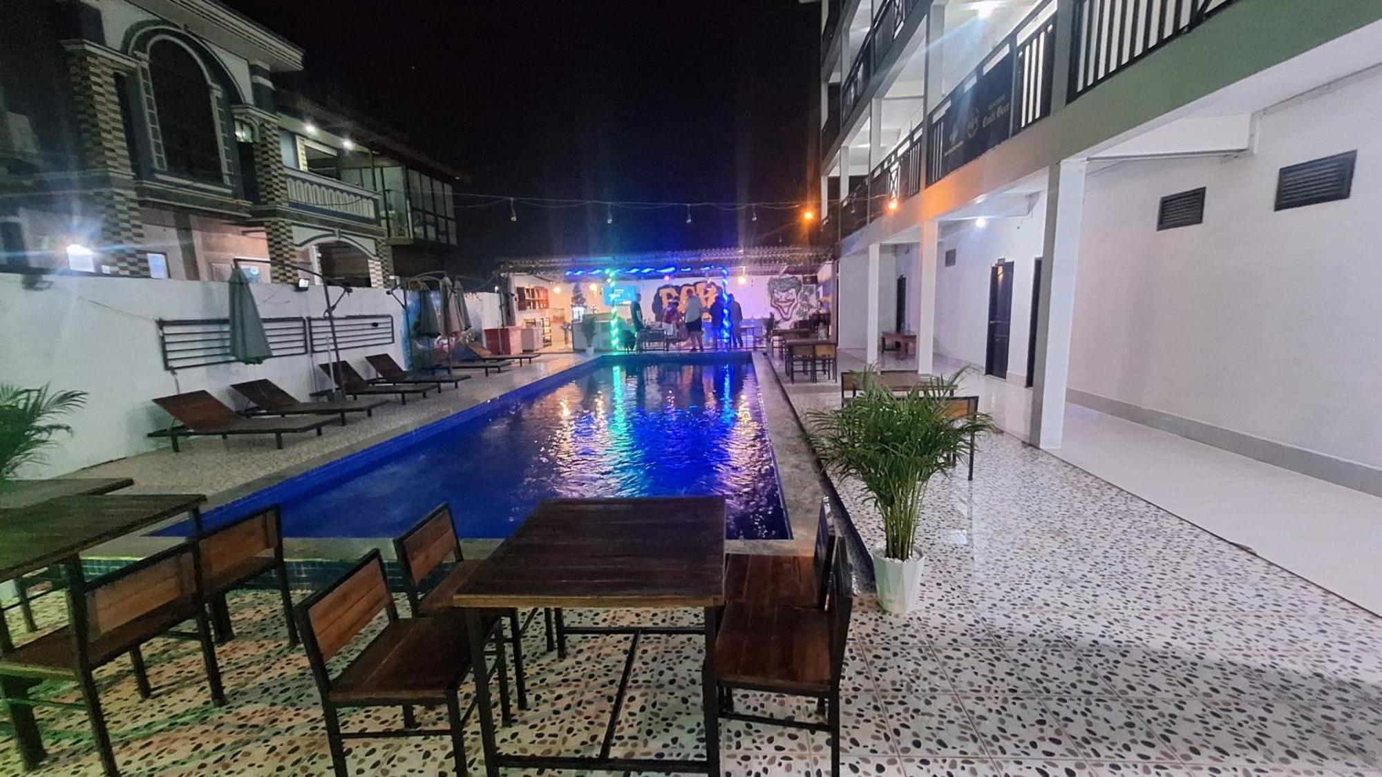 Vang Vieng Backpackers Hostel エクステリア 写真