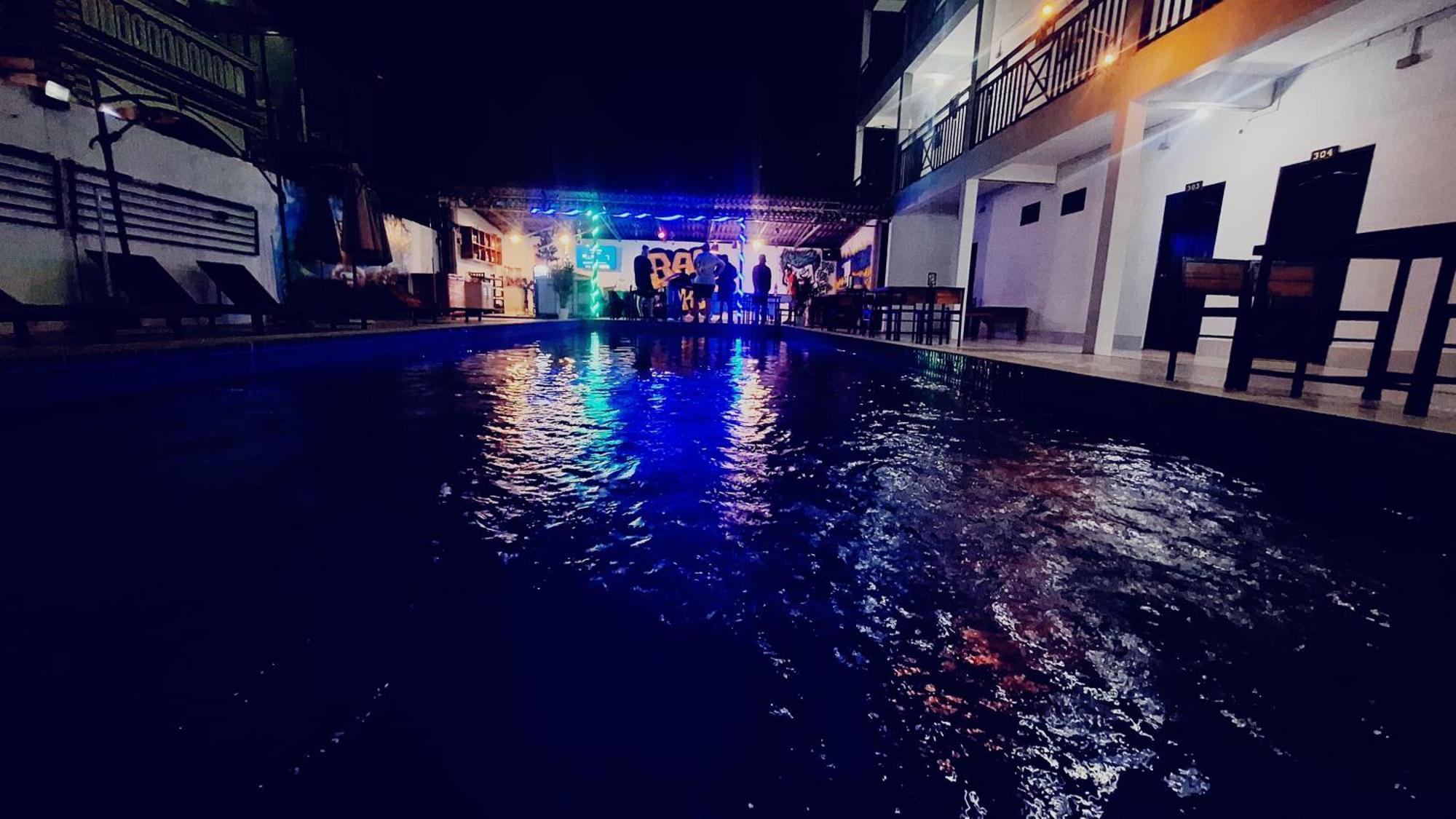 Vang Vieng Backpackers Hostel エクステリア 写真