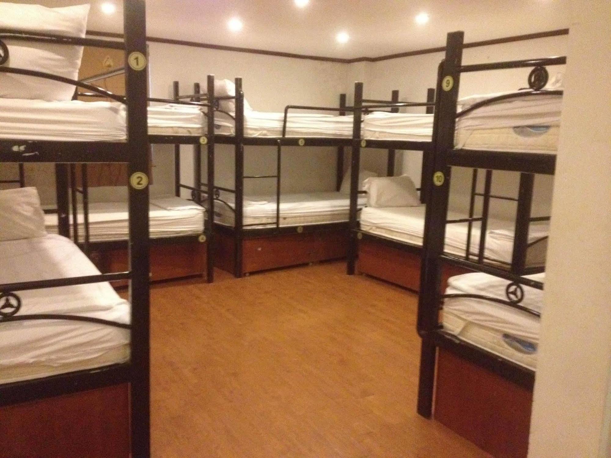 Vang Vieng Backpackers Hostel エクステリア 写真
